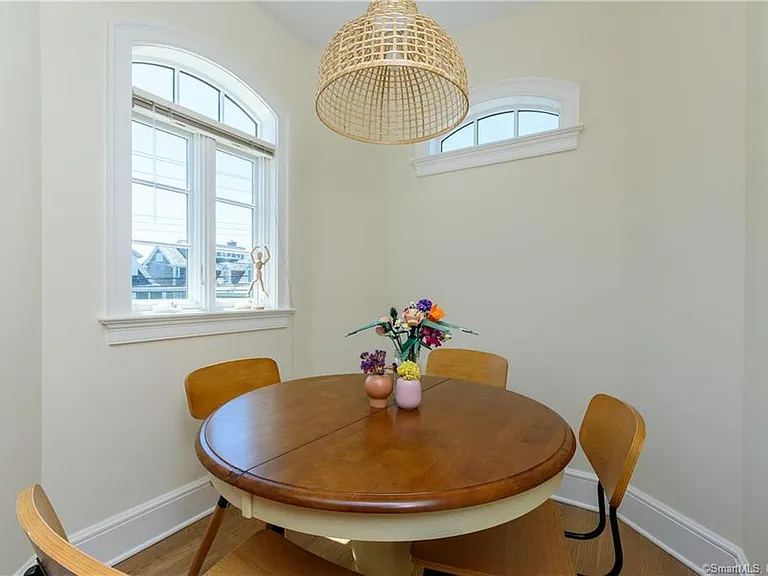 1564 Fairfield Beach Rd — Photo 4
