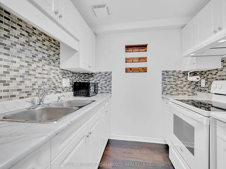 25 Metcalfe St #B — Photo 9