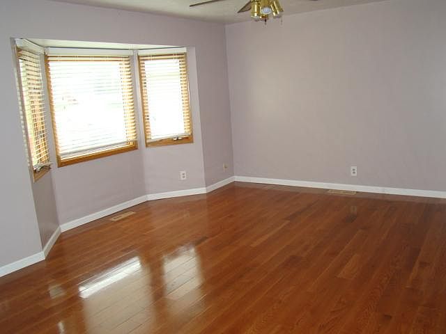 1st image of 315 W Belmont Ave