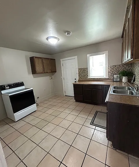 1409 S Western St — Photo 14