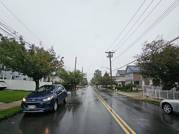 4th image of 554 Henderson Ave