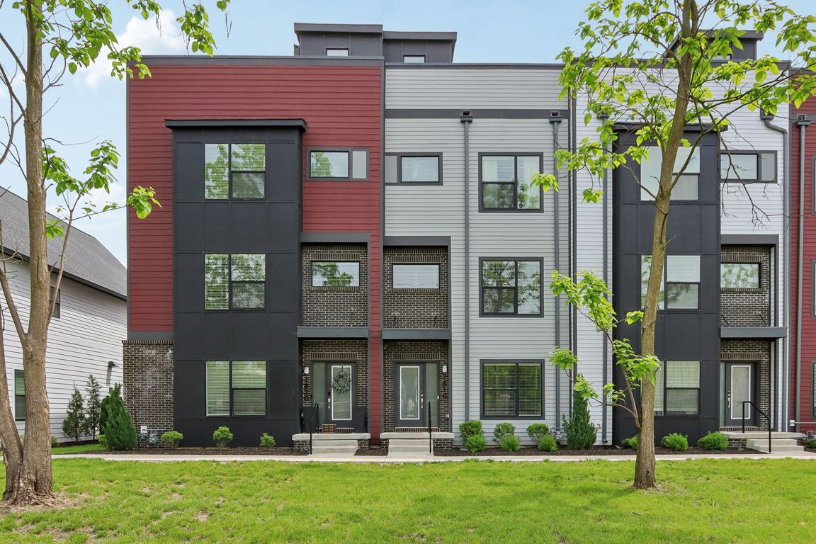 Rosette Way-1305-001.jpg