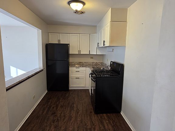 2nd image of 12440 Vincennes Rd APT 5