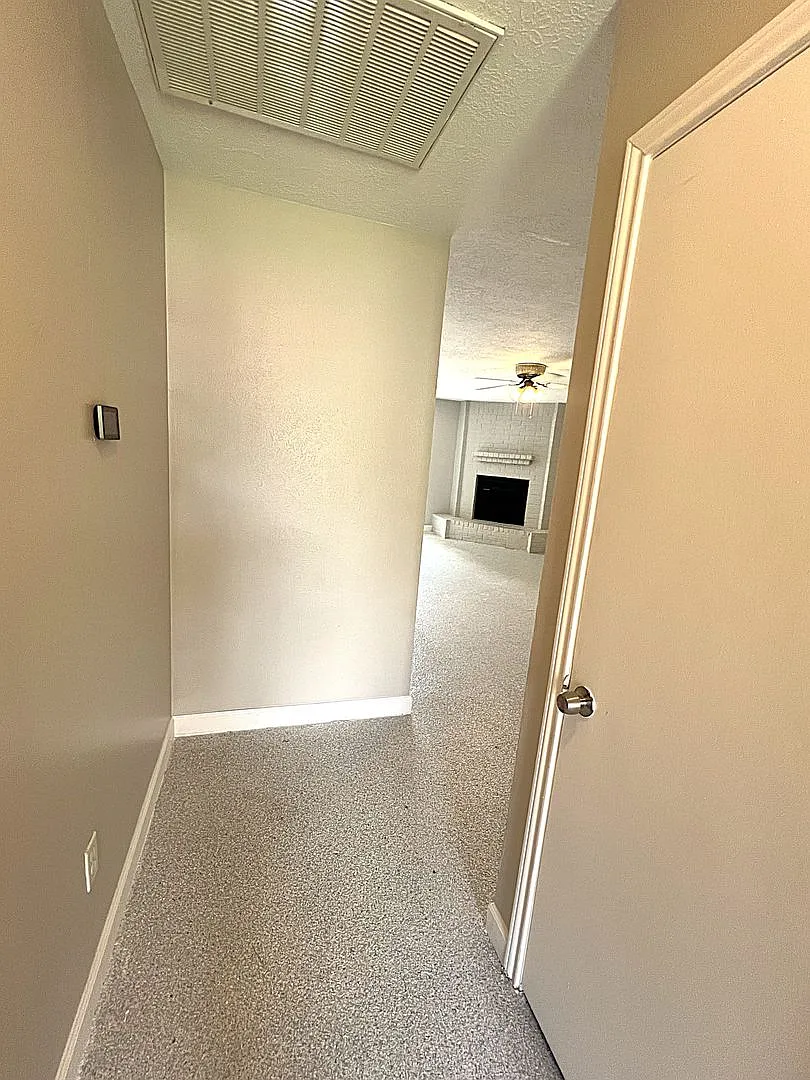 Conveniently Located Humble Townhome — Photo 2