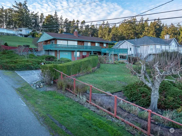 550 SW Waterloo Avenue, Oak Harbor, WA 98277