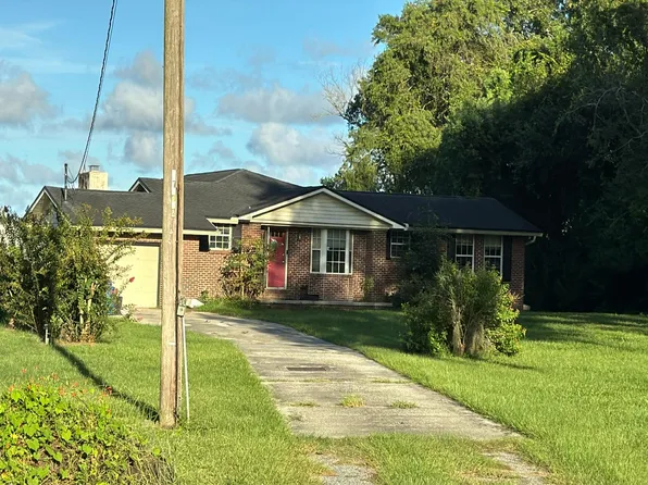 704 Valley Forge Rd, Jacksonville, FL 32208