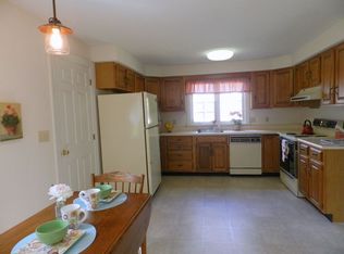 17 Oakwood Ln, Kennebunk, ME 04043