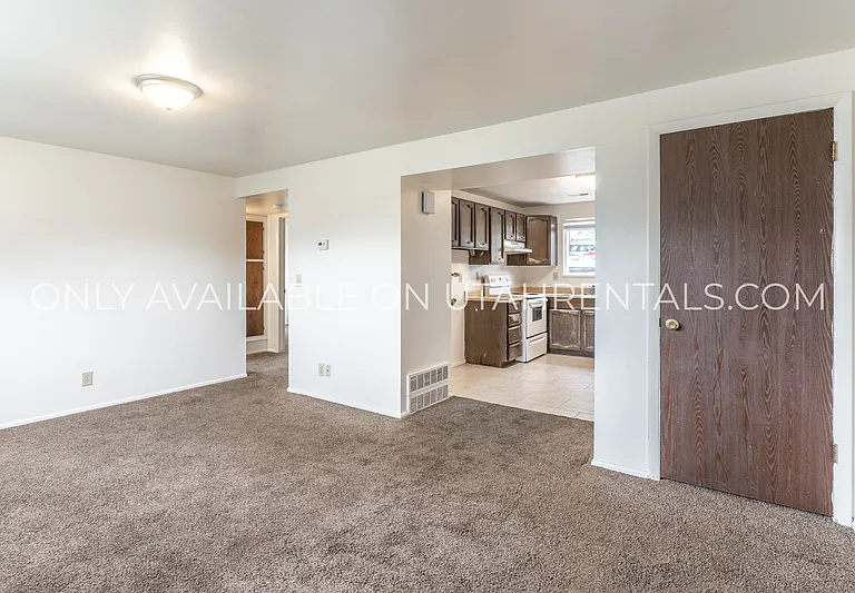 1036 S Virginia Cir — Photo 11