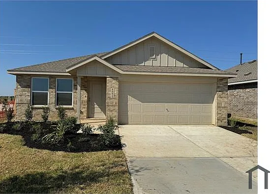 4 bed, 1736 sqft, $2,100 — Photo 1