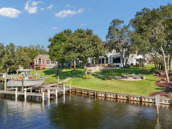 806 Choctaw Ln, Shalimar, FL 32579