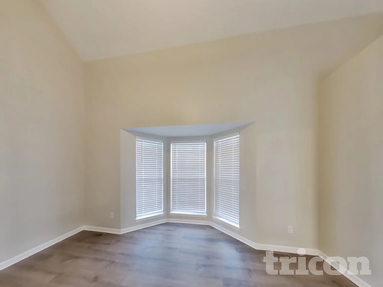 1716 Lynn Cir Greenwood MO — Photo 3