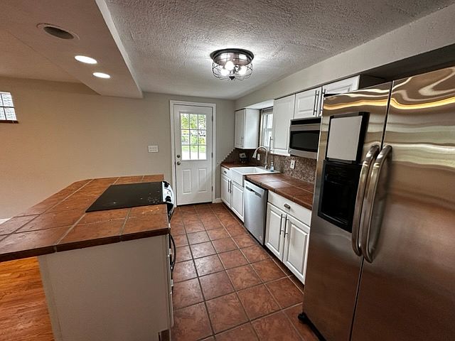 1st image of 930 Bower Hill Rd