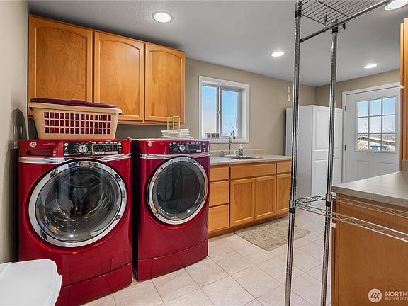 5th image of 4013 N Whitman Street