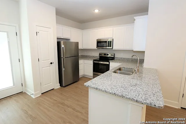 3 bed, 2.5 bath, 1357 sqft, $1,550 — Photo 4