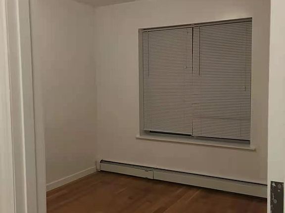 4th image of 16003 Grand Central Pkwy Floor 1