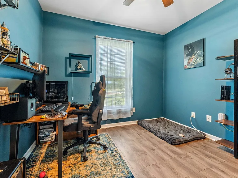 1041 Berkshire Dr — Photo 15