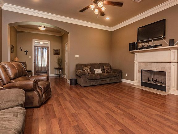 3rd image of 109 Legend Creek Dr