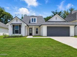 611 Whispering Meadows Rd, Broussard, LA 70518