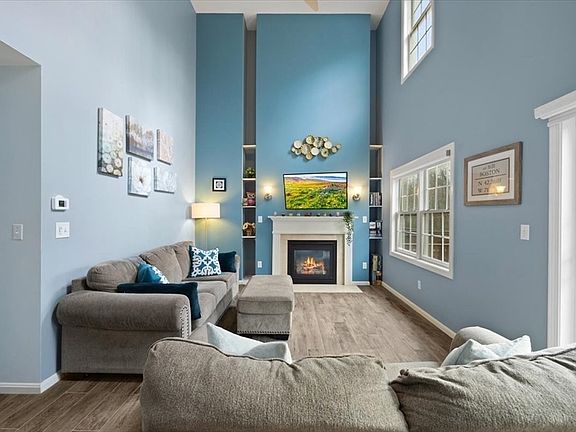 5th image of 1913 Thayer St Unit 1913