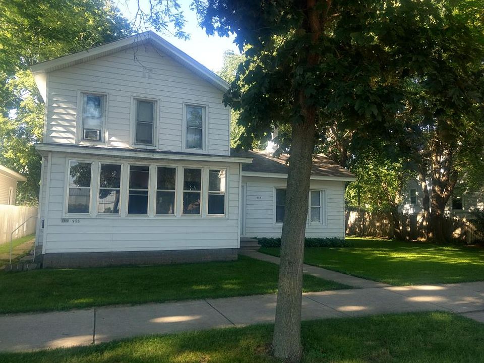 2nd image of 935 Division St