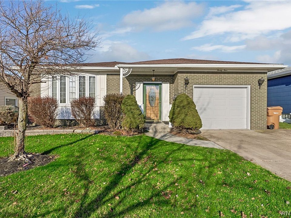 1st image of 24 E Cherbourg Dr