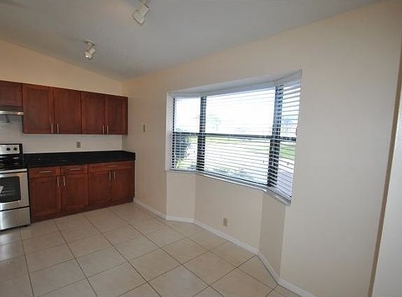4th image of 7600 NW 88th Cir #1