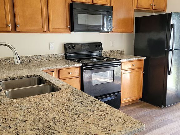 4th image of 130 Lexington Pl