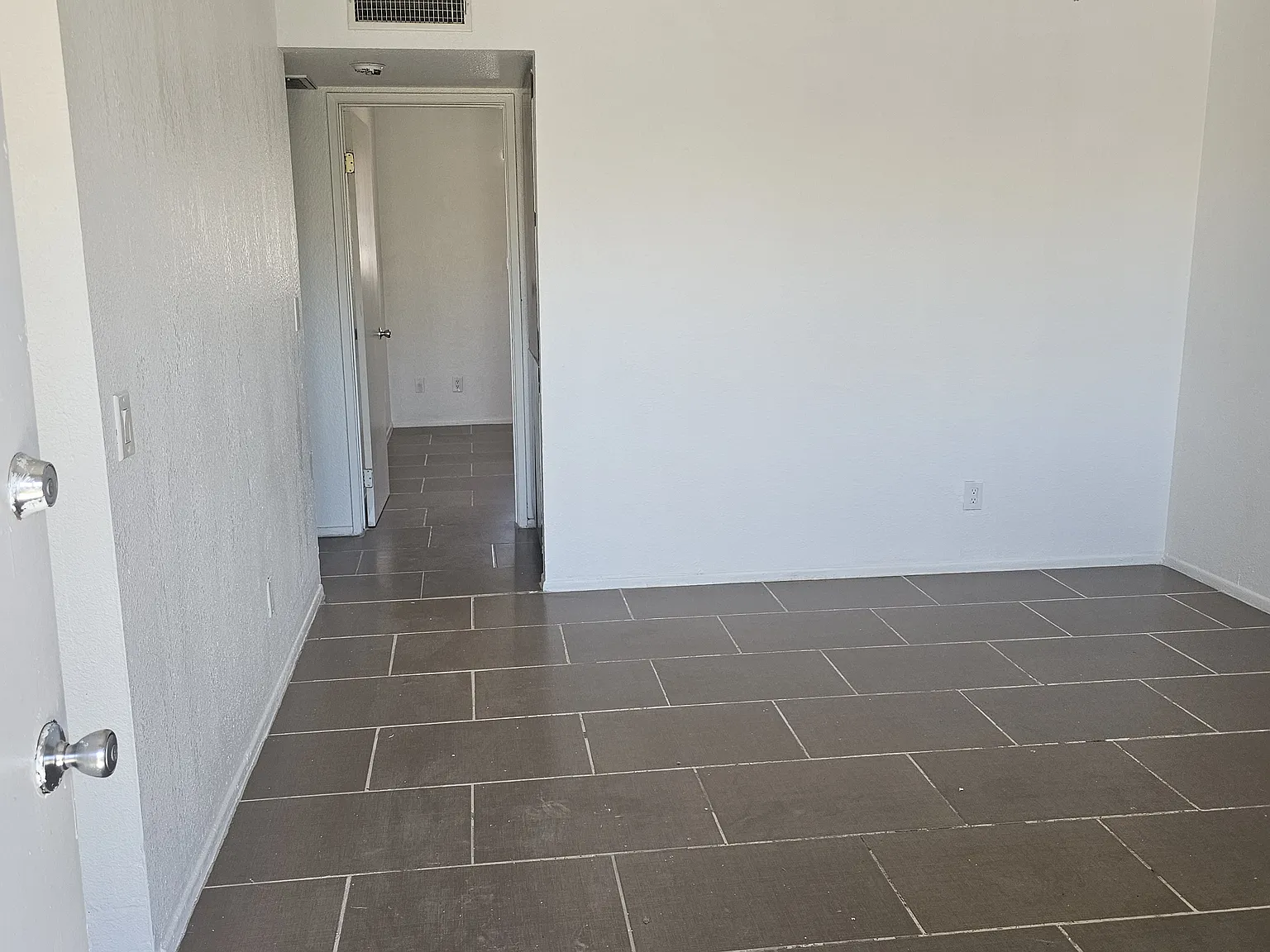 1 bed, 950 sqft, $1,350 — Photo 2