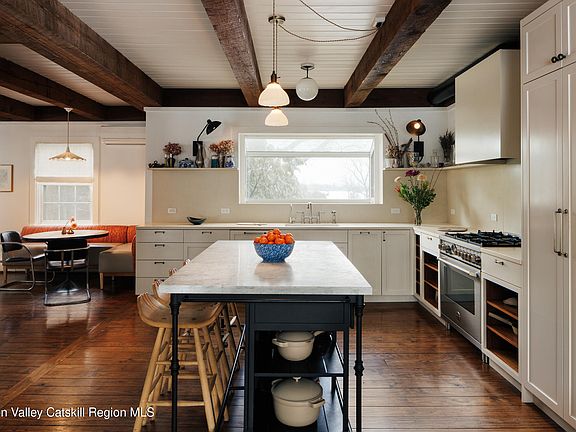 3rd image of 286 Blue Hill Road