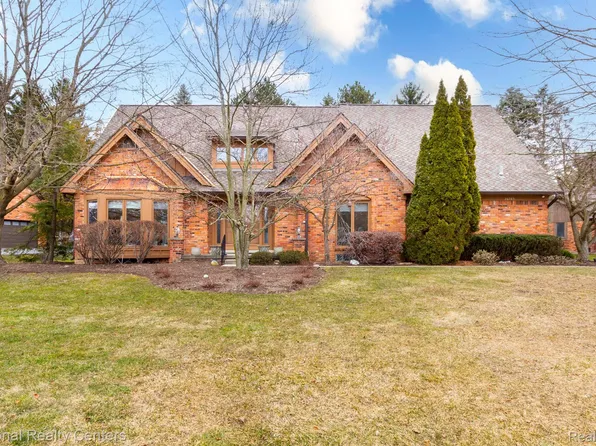 36985 Valley Ridge Dr, Farmington Hills, MI 48331