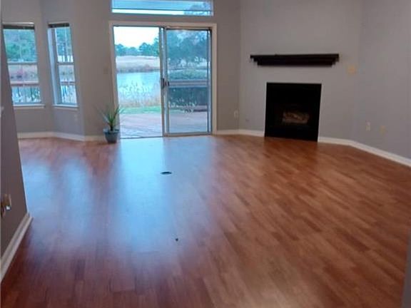 3rd image of 1332 Lake Dr