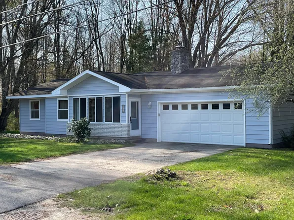 415 Ontario St, Houghton Lake, MI 48629