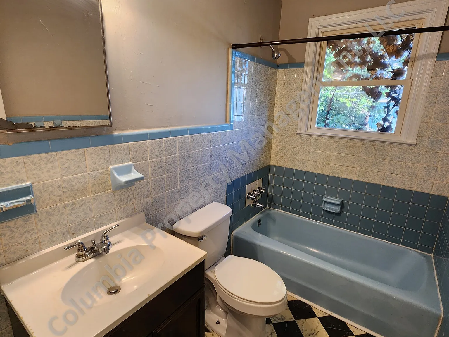 3 bed, 1200 sqft, $1,300 — Photo 4