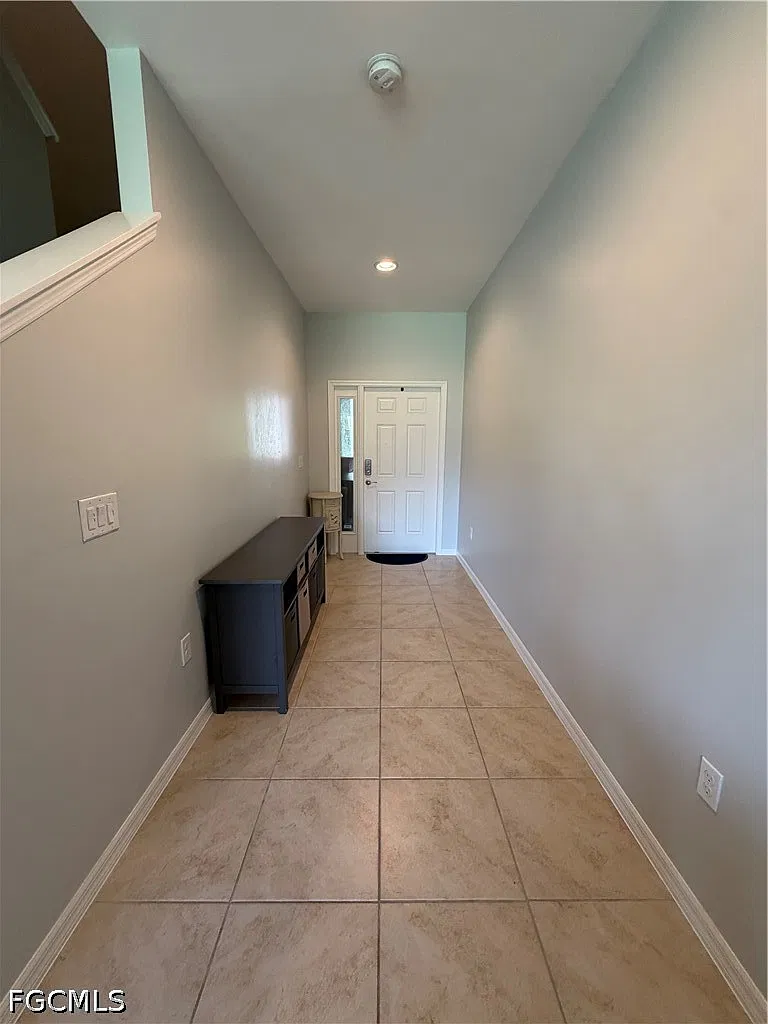 3 bed, 2.5 bath, 1826 sqft, $2,300 — Photo 2