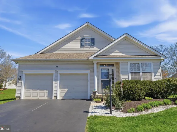 32 Tupelo Ln, Langhorne, PA 19047