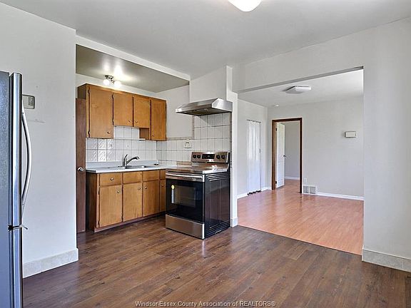 4th image of 401 Parent Ave #2