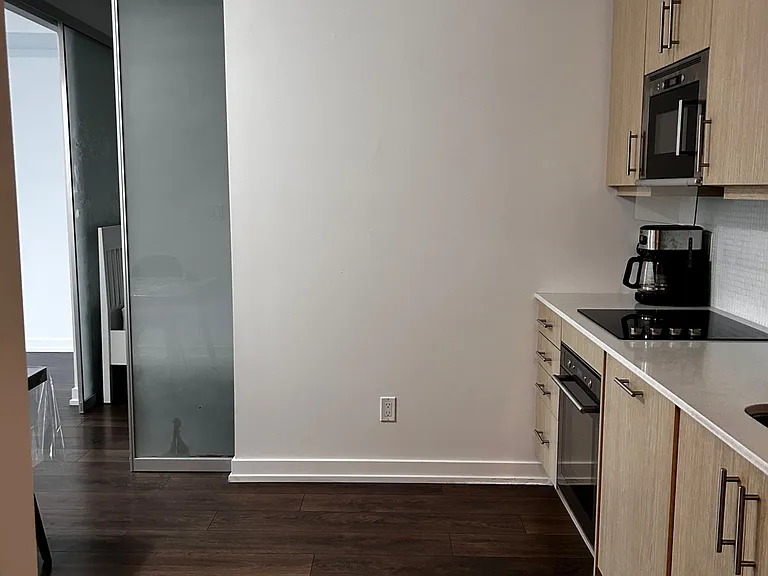 297 College St #607 — Photo 11