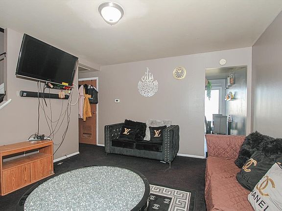 5th image of 391 S Belmont Ave