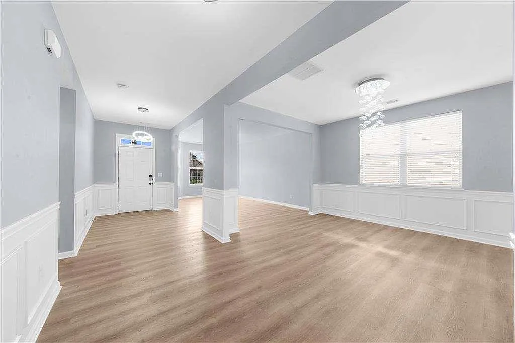 5 bed, 4.0 bath, 5736 sqft, $3,800 — Photo 3
