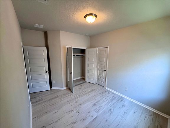 5th image of 120 Wake Valley Ct