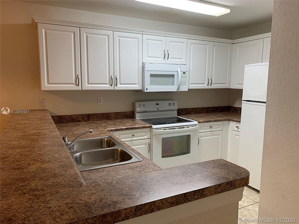 1st image of 4002 Oak Landing Dr
