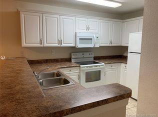 4002 Oak Landing Dr, Fort Lauderdale, FL 33314