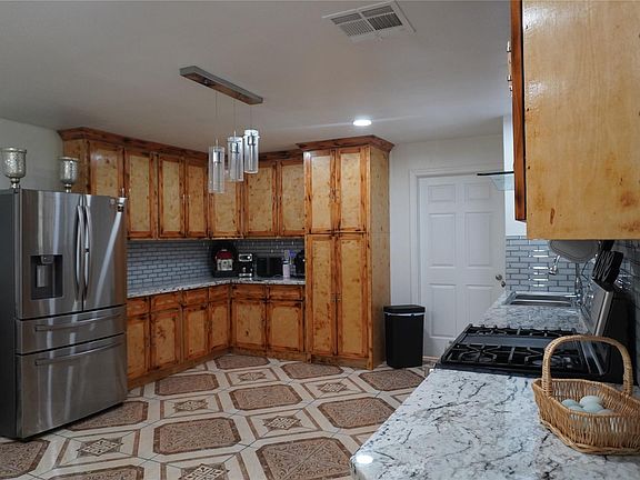 3rd image of 161 Hicks Loop W