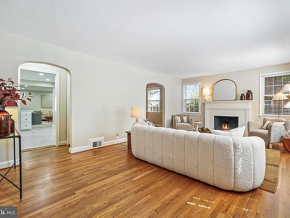 3rd image of 8613 Irvington Ave