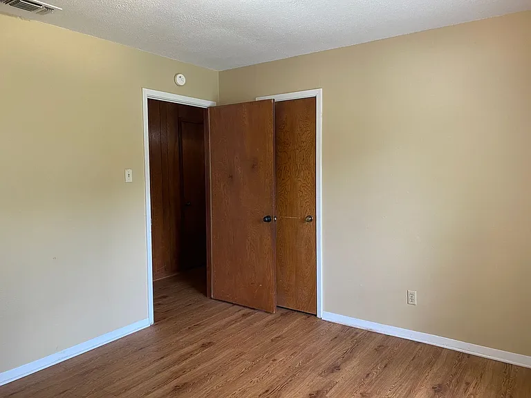 308 E 19th Ave — Photo 16