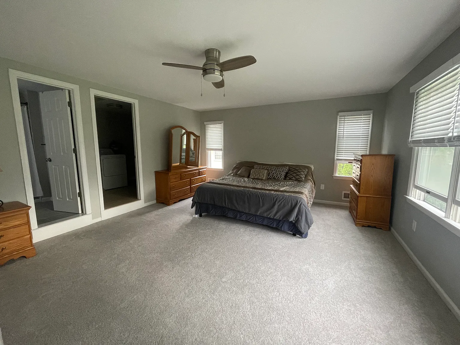 1 bed, 2400 sqft, $2,000 — Photo 4