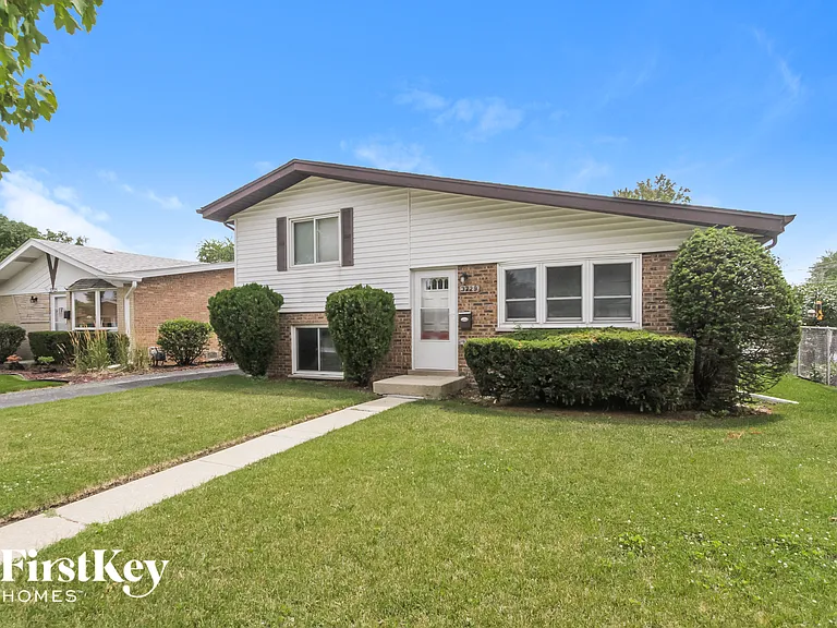3729 W 121st Pl — Photo 2