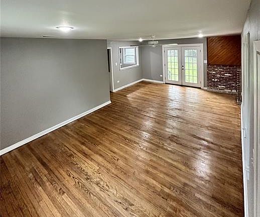 3rd image of 105 Rosewood Cir