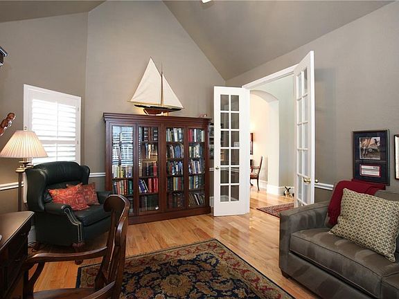 4th image of 5634 Travis Dr