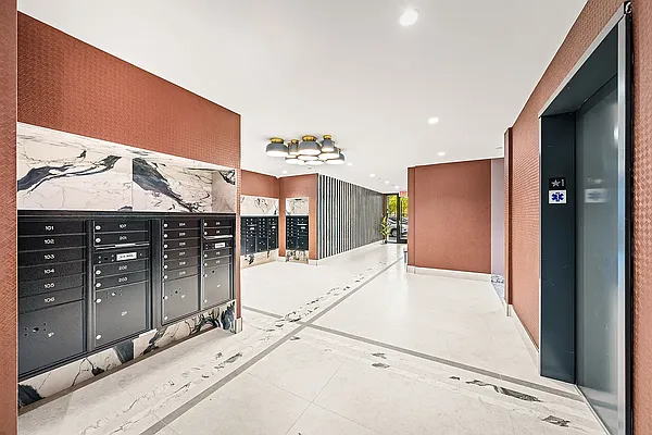 Entry / hallway, photo 2